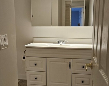 10s771 Clarendon Hills Road - Photo Thumbnail 10