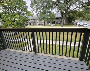 10s771 Clarendon Hills Road - Photo Thumbnail 4