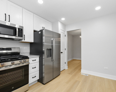 8161 W Orchard Drive - Photo Thumbnail 2