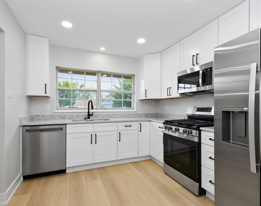 8161 W Orchard Drive - Photo Thumbnail 3