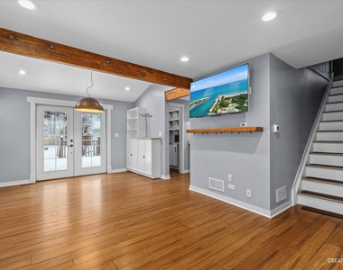628 Illinois Street - Photo Thumbnail 2