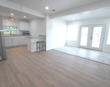 5801 Juniper Avenue - Photo Thumbnail 10