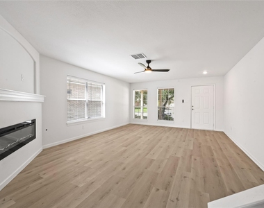 22511 Sweetglen Court - Photo Thumbnail 3