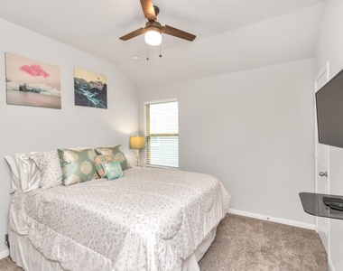 6842 Scarlet Sagebrush Street - Photo Thumbnail 24