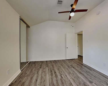 9167 Golden Sunshine Drive - Photo Thumbnail 10