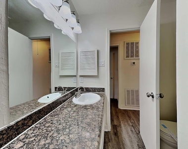 9167 Golden Sunshine Drive - Photo Thumbnail 11