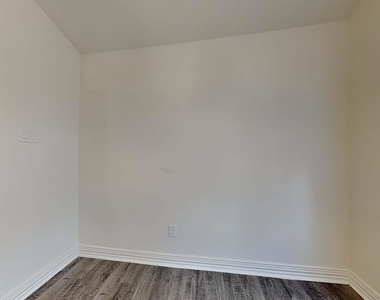9167 Golden Sunshine Drive - Photo Thumbnail 4