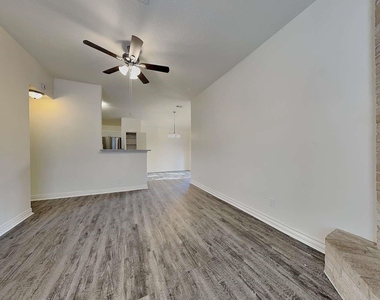 9167 Golden Sunshine Drive - Photo Thumbnail 2