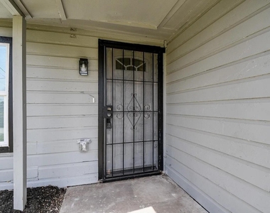 4223 Elmwood Street - Photo Thumbnail 8