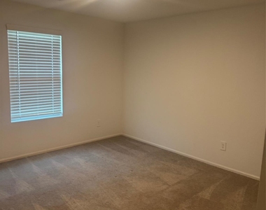 3202 Holly Stokes Way Way - Photo Thumbnail 21