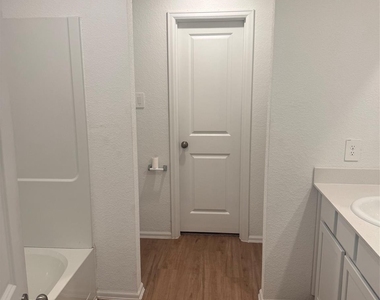 3202 Holly Stokes Way Way - Photo Thumbnail 15