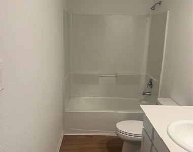 3202 Holly Stokes Way Way - Photo Thumbnail 23