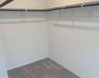 3202 Holly Stokes Way Way - Photo Thumbnail 13