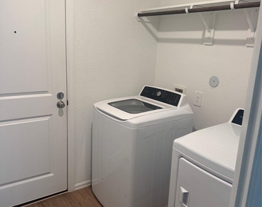 3202 Holly Stokes Way Way - Photo Thumbnail 10