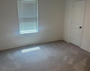 3202 Holly Stokes Way Way - Photo Thumbnail 20