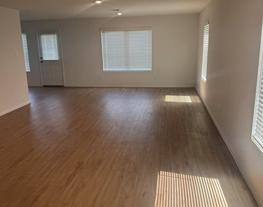 3202 Holly Stokes Way Way - Photo Thumbnail 3
