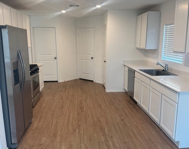 3202 Holly Stokes Way Way - Photo Thumbnail 7