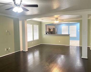 8010 Arrowhead Lane - Photo Thumbnail 2