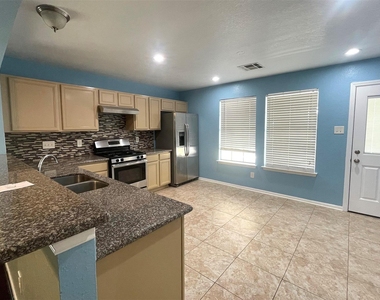 8010 Arrowhead Lane - Photo Thumbnail 3