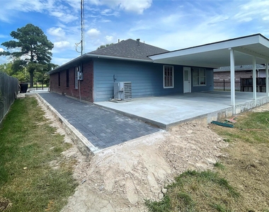 8010 Arrowhead Lane - Photo Thumbnail 12