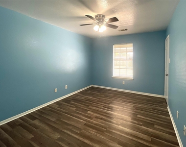 8010 Arrowhead Lane - Photo Thumbnail 8
