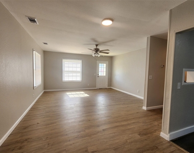138 W Marion - Photo Thumbnail 16