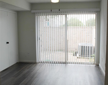 12205 Sandpiper Drive - Photo Thumbnail 6