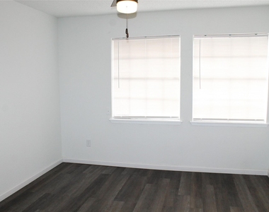 12205 Sandpiper Drive - Photo Thumbnail 8