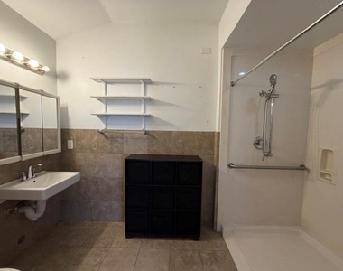 1222 Jackson Boulevard - Photo Thumbnail 3