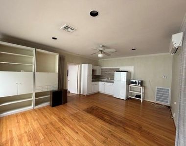 1222 Jackson Boulevard - Photo Thumbnail 2