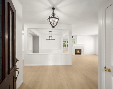 198 N Wimberly Way - Photo Thumbnail 2
