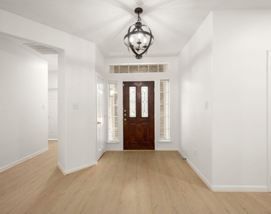 198 N Wimberly Way - Photo Thumbnail 3