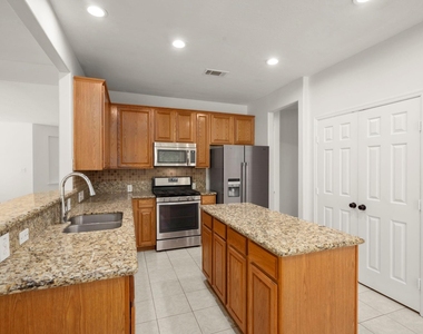 198 N Wimberly Way - Photo Thumbnail 13