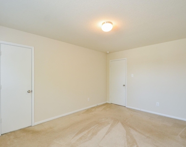 12506 Greencanyon Drive - Photo Thumbnail 21
