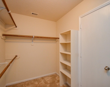 12506 Greencanyon Drive - Photo Thumbnail 11