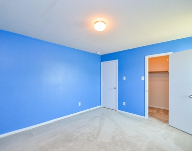 12506 Greencanyon Drive - Photo Thumbnail 18
