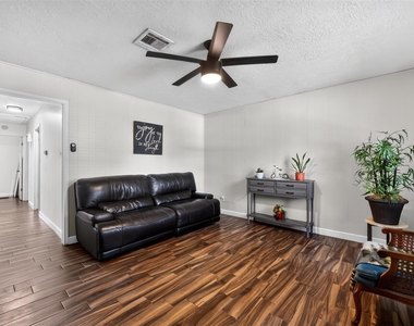 4923 Parkland Street - Photo Thumbnail 3