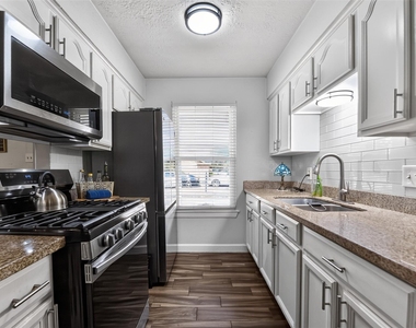 4923 Parkland Street - Photo Thumbnail 4