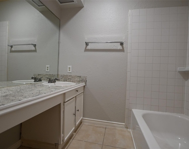 4615 Fitzwater Drive - Photo Thumbnail 14