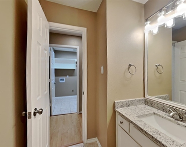16442 Redbud Berry Lane - Photo Thumbnail 17