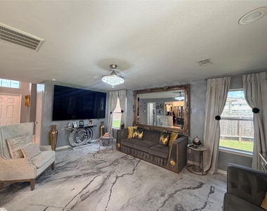 118 Highland Street - Photo Thumbnail 11