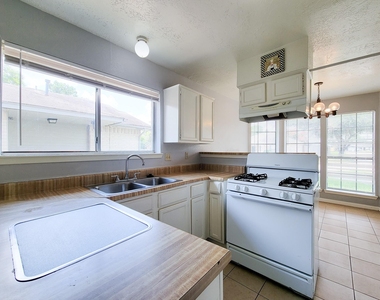 5222 Beaverhill Drive - Photo Thumbnail 21