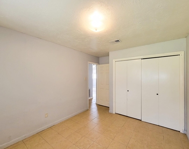 5222 Beaverhill Drive - Photo Thumbnail 10