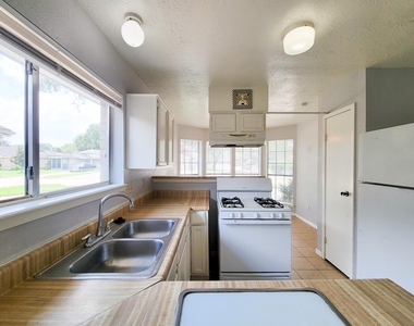5222 Beaverhill Drive - Photo Thumbnail 5