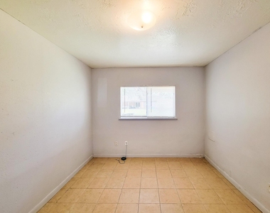 5222 Beaverhill Drive - Photo Thumbnail 9