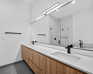 807 Memorial Heights Drive - Photo Thumbnail 27