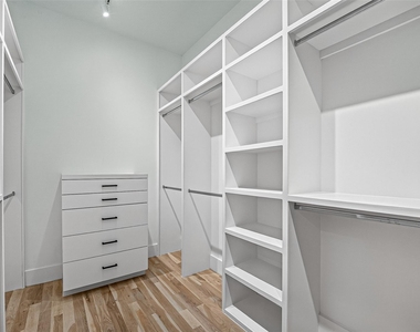 807 Memorial Heights Drive - Photo Thumbnail 28