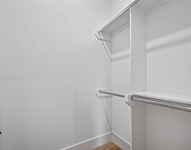 807 Memorial Heights Drive - Photo Thumbnail 33
