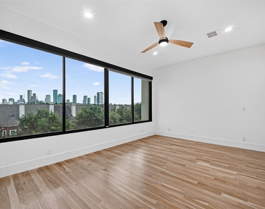 807 Memorial Heights Drive - Photo Thumbnail 23