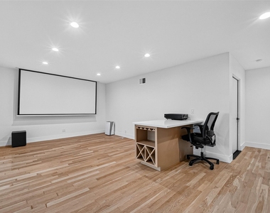 807 Memorial Heights Drive - Photo Thumbnail 37